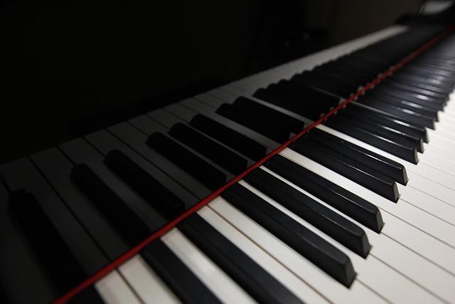Relaxing Piano Music & Soft Rain Sounds