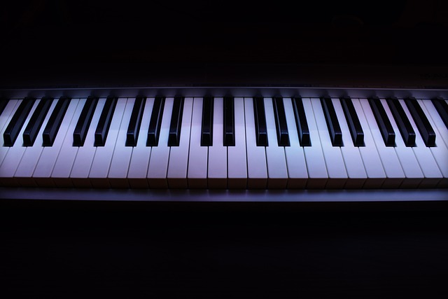 Relaxing Piano Music & Water Sounds for Sleep